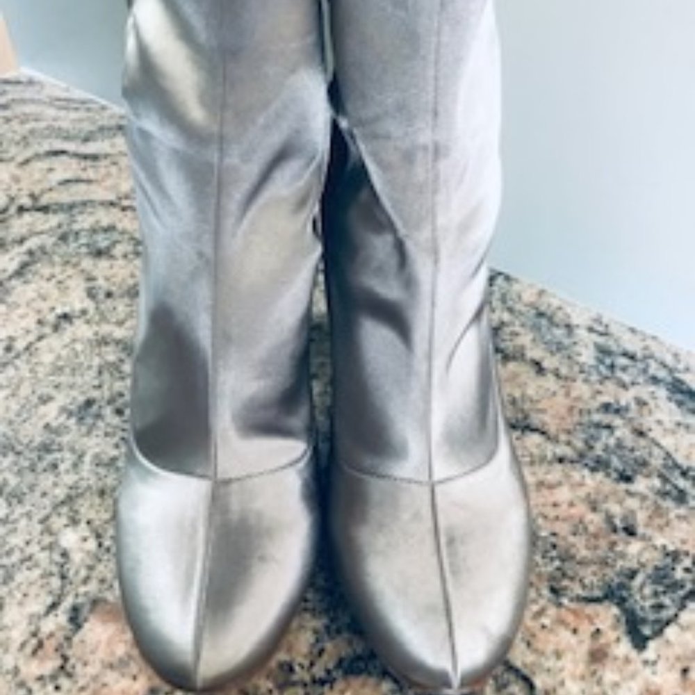 Badgley Mischka "Khloe" Satin Heather Grey Bootie - Picture 7 of 10
